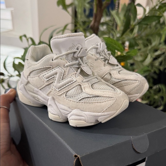 New Balance Kids' Cream Sneakers - Picture 2 of 7